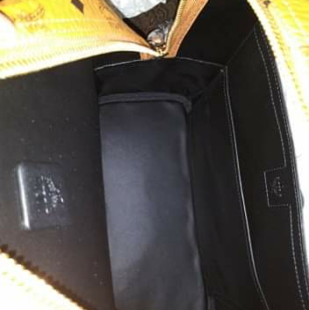 LG MCM Back Pack - Picture 3 of 7